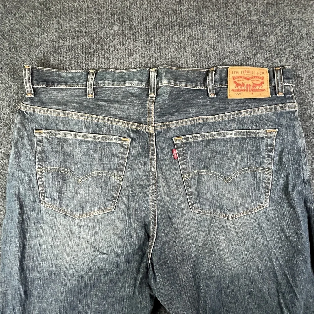 Levi's 559 Jeans Men's 44x31 Blue Light Wash Denim Relaxed Fit Straight Leg READ